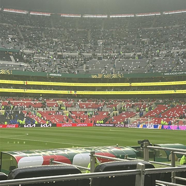 jorgegarralda's tweet photo. ¡La energia y emoción que se siente es indescriptible! ¡Vámos #SelecciónMexicana! ⚽️🇲🇽 https://t.co/8vIVirwMnA
