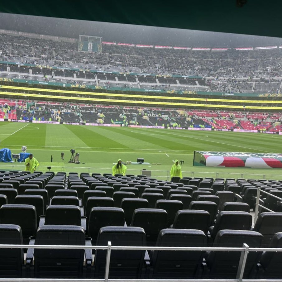 jorgegarralda's tweet photo. ¡La energia y emoción que se siente es indescriptible! ¡Vámos #SelecciónMexicana! ⚽️🇲🇽 https://t.co/8vIVirwMnA