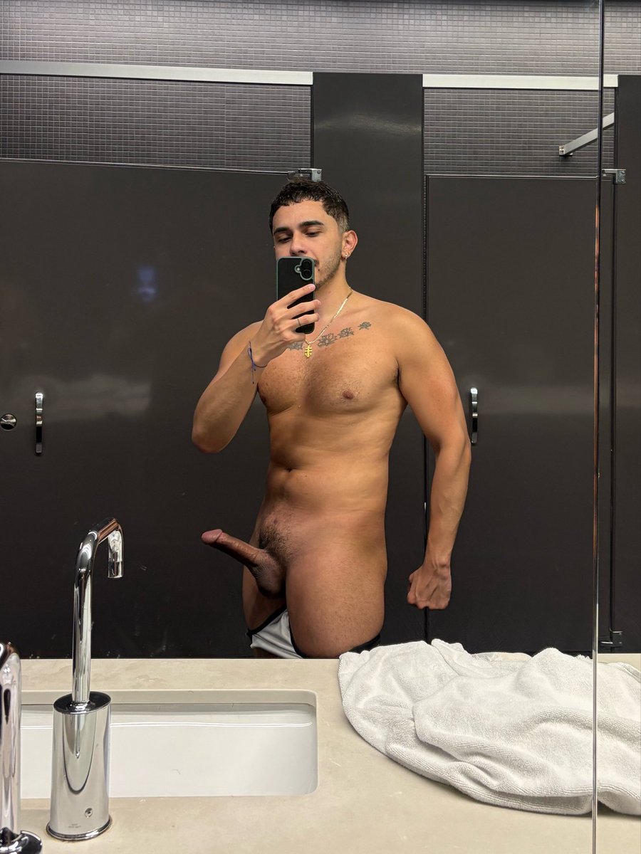 DiegoCruuzz's tweet photo. Imagine walking in on this, what would u do? https://t.co/c2lTSzaXL2
