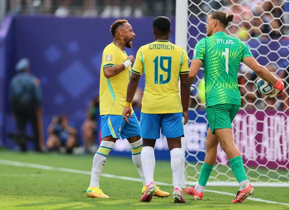 andrevbt's tweet photo. 10. norueguês q foi a todo momento respeitoso, inclusive quando marcou o 2º gol. A provocação de Neymar a Nyland no 2º tempo foi repugnante. Enfim, o Brasil esbarrou em suas limitações: Incompetência para aproveitar o plano de jogo correto do seu treinador. Incompetência de fazer https://t.co/n6LVF0eSeV