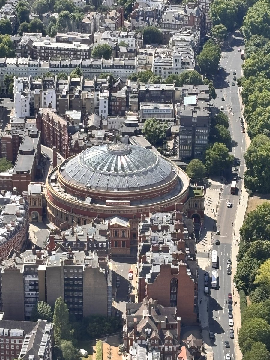 LG2LK's tweet photo. A once‑in‑a‑lifetime moment today: flying across London in the Goodyear blimp.
Sky‑high views, unforgettable experience. 

Some of London’s landmarks from an entirely new perspective.

Thank you @goodyear 
@GoodyearBlimp
@itsSimonKelly https://t.co/jqgeBpQxIp