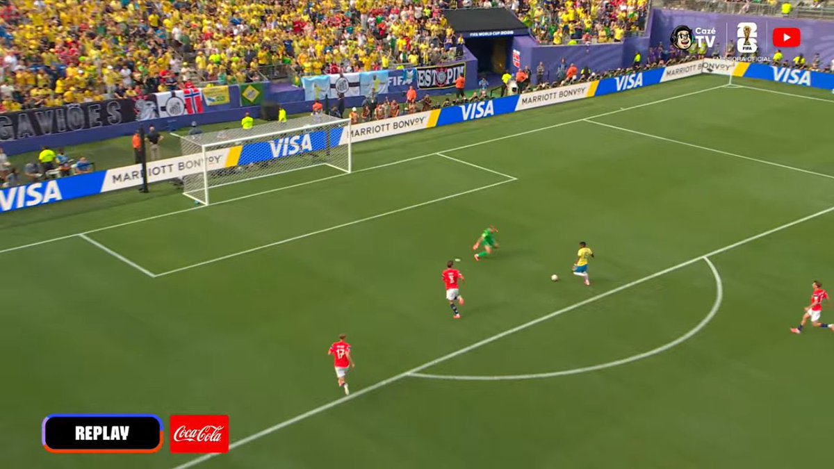 Clopes010's tweet photo. @ArmandoaCilada @md__tips Culpa do vini mesmo, olha esse fazendo uma jogada genial pro companheiro, culpa dele que é marcado por 3 o jogo todo, mas a seleção pentacampeã não consegue ganhar da NORUEGA se ele não driblar 5 e fazer tudo sozinho, culpa do vini mesmo https://t.co/AeLLqFyXbT