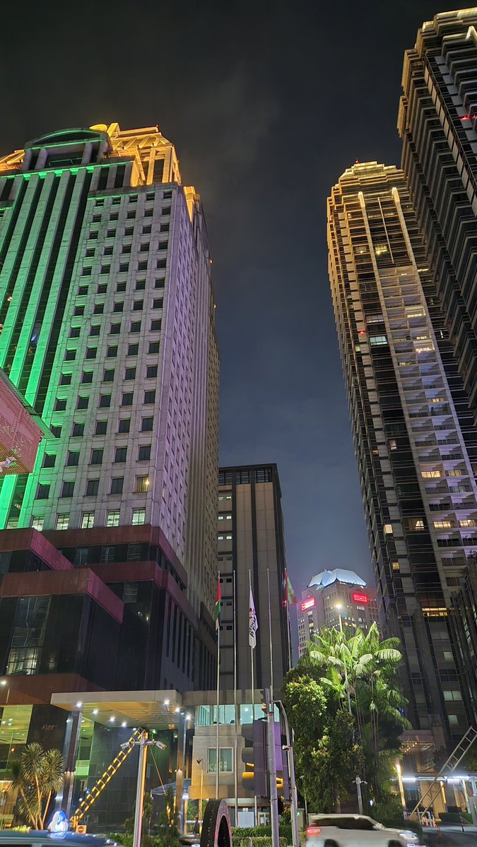 marefonsvitae's tweet photo. City lights are charming https://t.co/ou4WKSWXSn