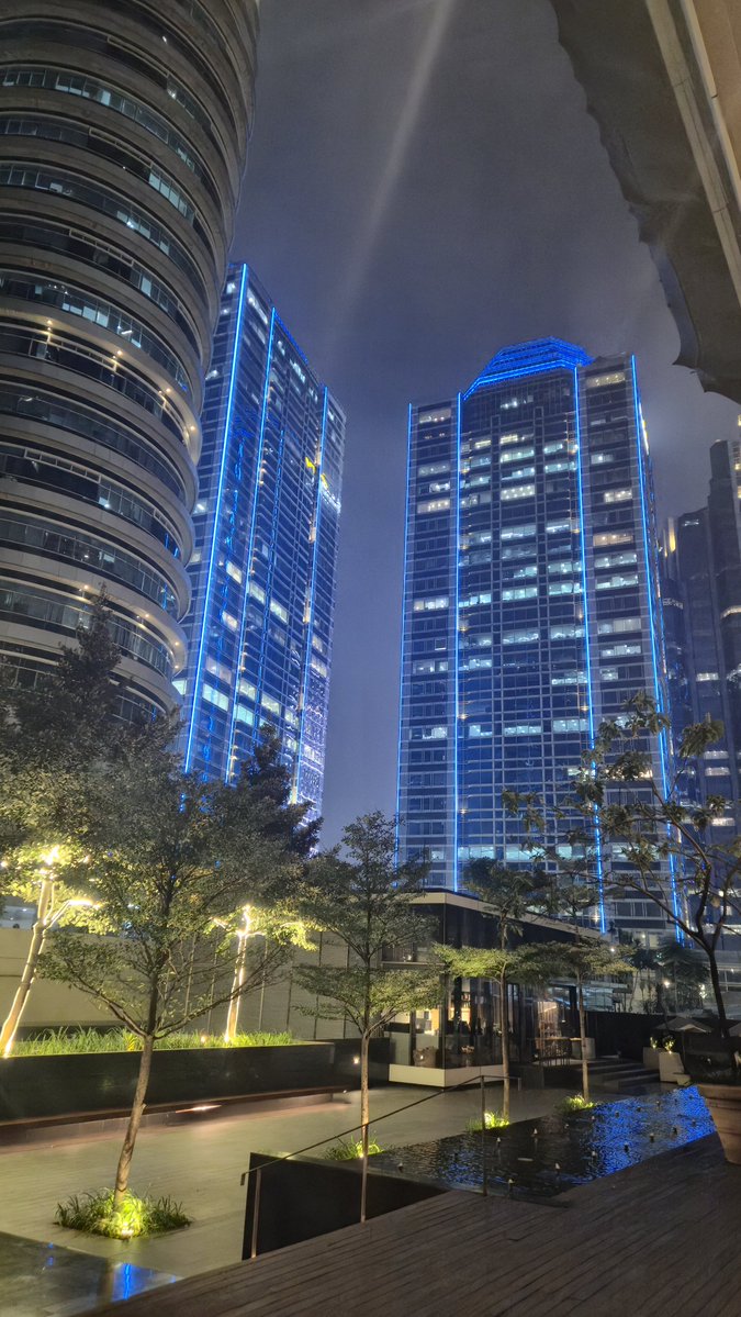 marefonsvitae's tweet photo. City lights are charming https://t.co/ou4WKSWXSn