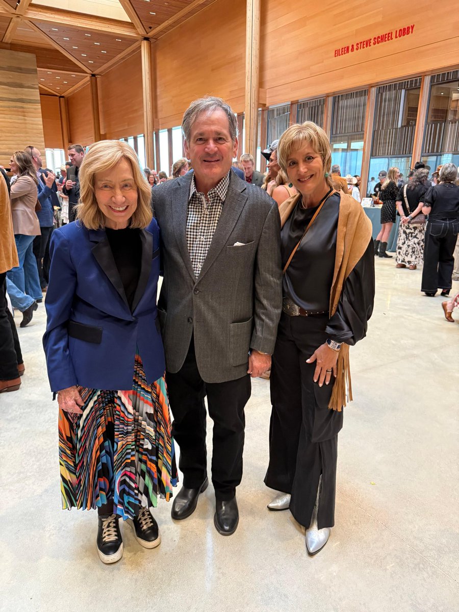 juancanavarro's tweet photo. Honrado de conversar con la renombrada historiadora @DorisKGoodwin, una de las más importantes cronistas de Theodore Roosevelt, quién nos indicó que trabaja actualmente en un nuevo libro sobre #TR. https://t.co/kv4QqSp9e4