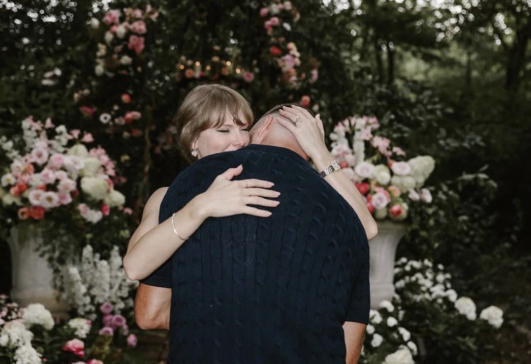 swifferupdates's tweet photo. ❤️ | Details of the vows have been revealed, sources telling NBC they were emotional, in particular the groom 🥲

“You would think the bride would be the one crying more, but it was actually Travis that was more emotional," one of the attendees said.” https://t.co/QaMkyibpgr