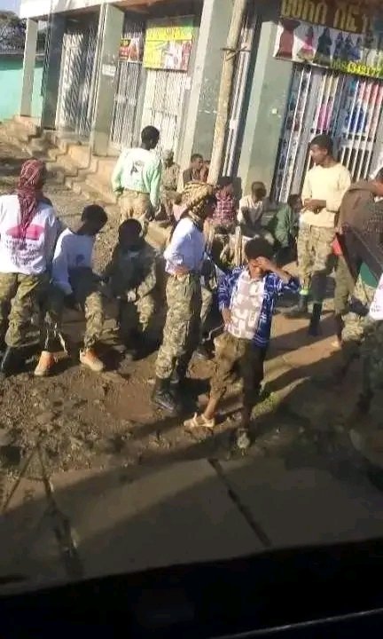 gebrowold's tweet photo. እነዚህ ህፃናቶች ጦር ሜዳ ሄደው ምንድነው የሚያደርጉት?ማንን ነው የሚዋጉት? 💔 https://t.co/kXd5Ns6HCf