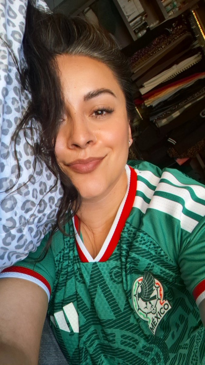 missgalvan5's tweet photo. ..Con la verde bien puesta..VAMOS MÉXICO!!🇲🇽💪🏼 #fifaworldcup #mexico https://t.co/jiAe7hC0K6