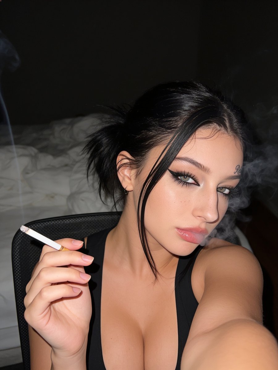 fck_jasmine's tweet photo. would you fck me if I asked nicely? https://t.co/NKeQqP3ymb