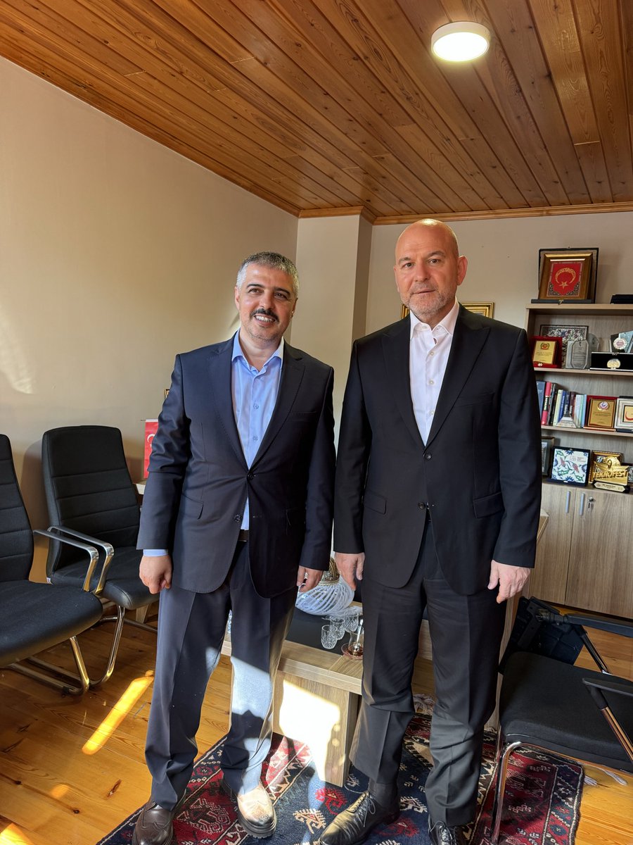 yusufdincyd's tweet photo. Soylu Bakanımıza @IstanbulGeoecon İstanbul Jeoekonomi Enstitüsünün açılış buluşmasına gösterdiği ilgi için şükranlarımı sunuyorum. @suleymansoylu https://t.co/r9UGWNGQBk