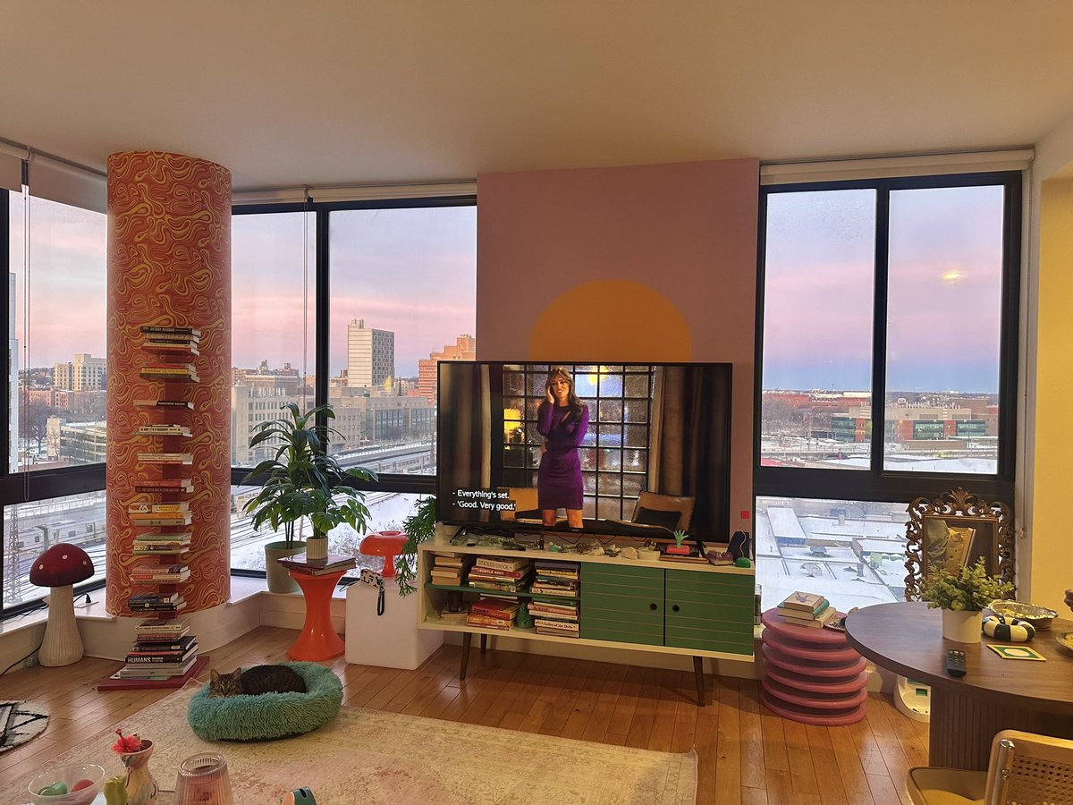 baedotdoe's tweet photo. Apartment of a 29 year old woman https://t.co/eeUqssY8BJ
