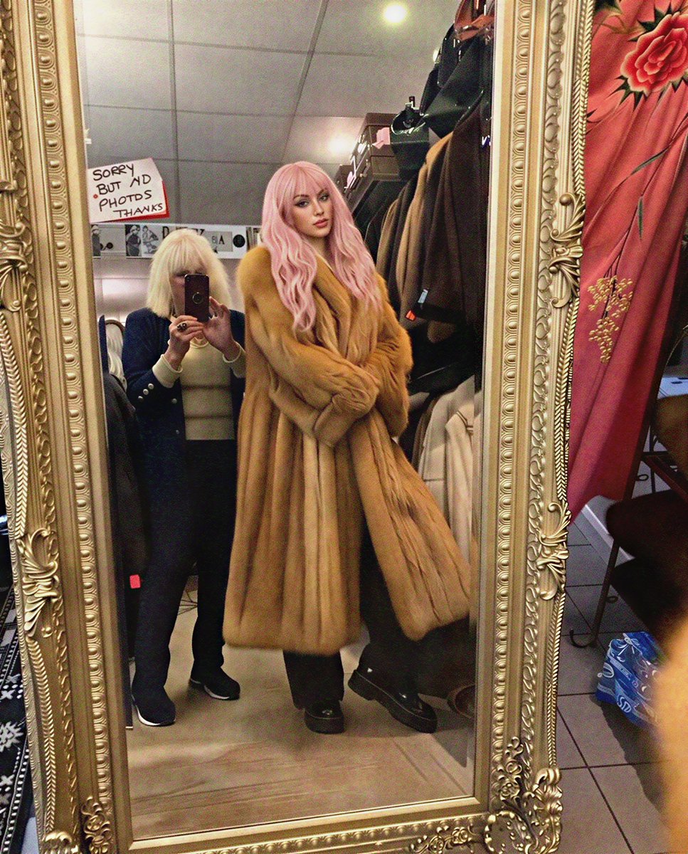 365PartyLass's tweet photo. Signs are just suggestions anyway. 🤷🏼‍♀️ Pink hair, giant vintage furs to hide my amazing fit i found ages ago, and absolute chaos before the Valmont Gala tonight. Let's get it #ValmontGala #WWE2K26 https://t.co/joOsXW7pxH