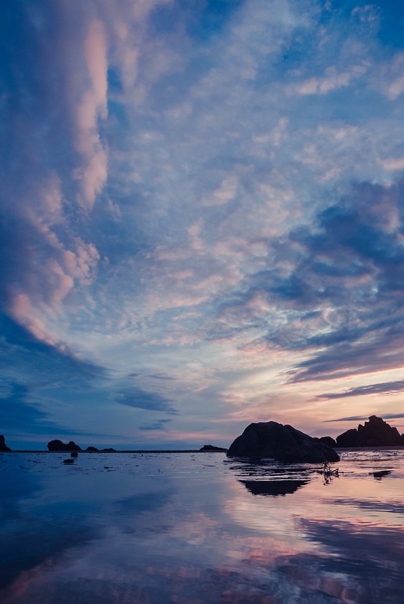 gajumaruu_s's tweet photo. 夕暮れの空の深さを知る https://t.co/3rOmzdFlVT