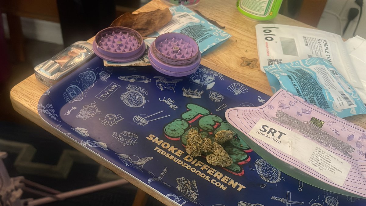 SavyeTheEngnr's tweet photo. figured I roll up some @Tedsbudzco_ for this match n I want to try that pootie tang so bad alright @properdoinks let’s see this gone be like the knicks comin 😂😂😂🤣🤣🤞🏾🤞🏾🤞🏾🤞🏾 #smokedifferent #flavorgods #exoticsonly https://t.co/NqnYDwN5yl