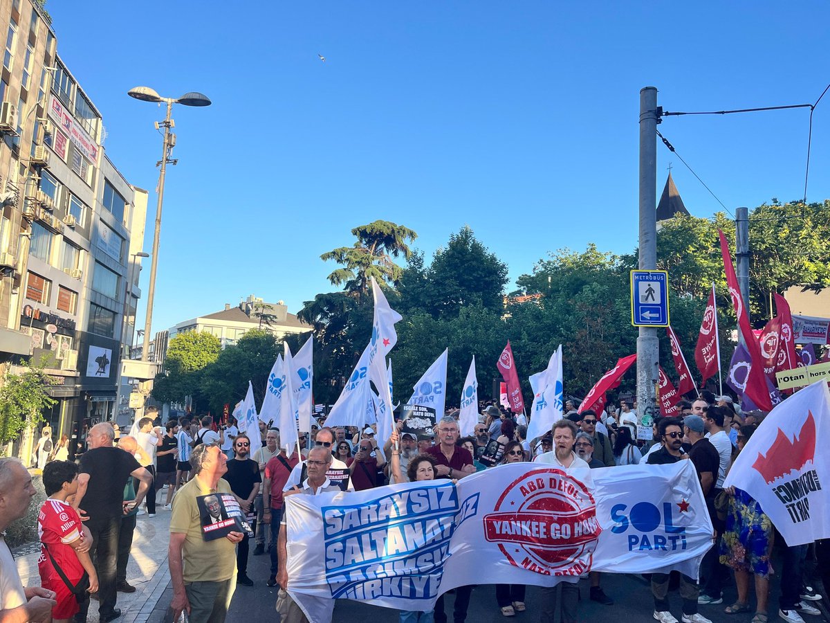 solpartistanbul's tweet photo. İSTENMİYORSUNUZ!

ABD’ye ve NATO’ya karşı durmak, monarşi dayatmasına karşı durmaktır!

Bu mücadele; demokratik, bağımsız ve özgür bir ülke için mücadele eden hepimizindir!

#NATOyaHayır https://t.co/r3vZ2jKJJ2