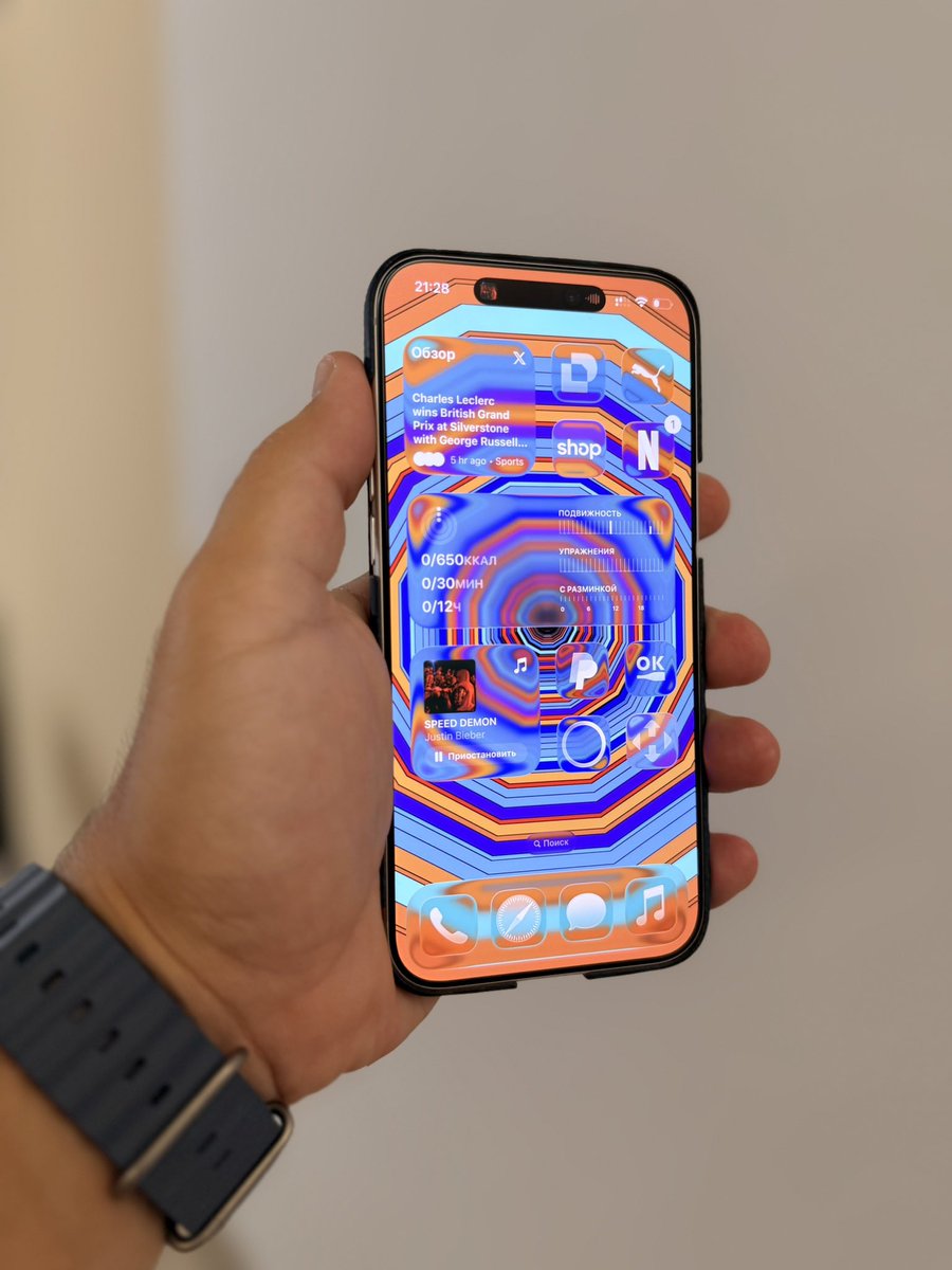 SpaceWall's tweet photo. Hypnotic Neon Setup๐๐งก
Bold neon colors, glass widgets, and a hypnotic tunnel effect that adds incredible depth to your homescreen. A setup that instantly grabs attention๐ตโ๐ซ
#iPhoneWallpaper #Glassmorphism #NeonWallpaper #HomescreenSetup #WallSpace https://t.co/M8zkglExNM