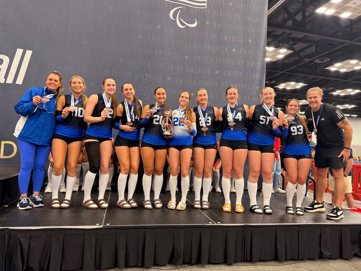 maciecampbell42's tweet photo. So proud of my team for going 8-2 and getting 3rd place at USAV nationals. https://t.co/UXdEUL2azq