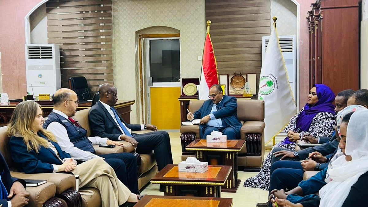 whosudan's tweet photo. Millions of people across #Sudan🇸🇩 continue to need humanitarian assistance.
A joint UNHCR-@WHO mission led by @RaoufMazou &amp; @DrShible is touring 🇸🇩, meeting with government, partners &amp; communities to highlight the escalating health needs &amp; optimize an integrated health response. https://t.co/SbhJCor45S