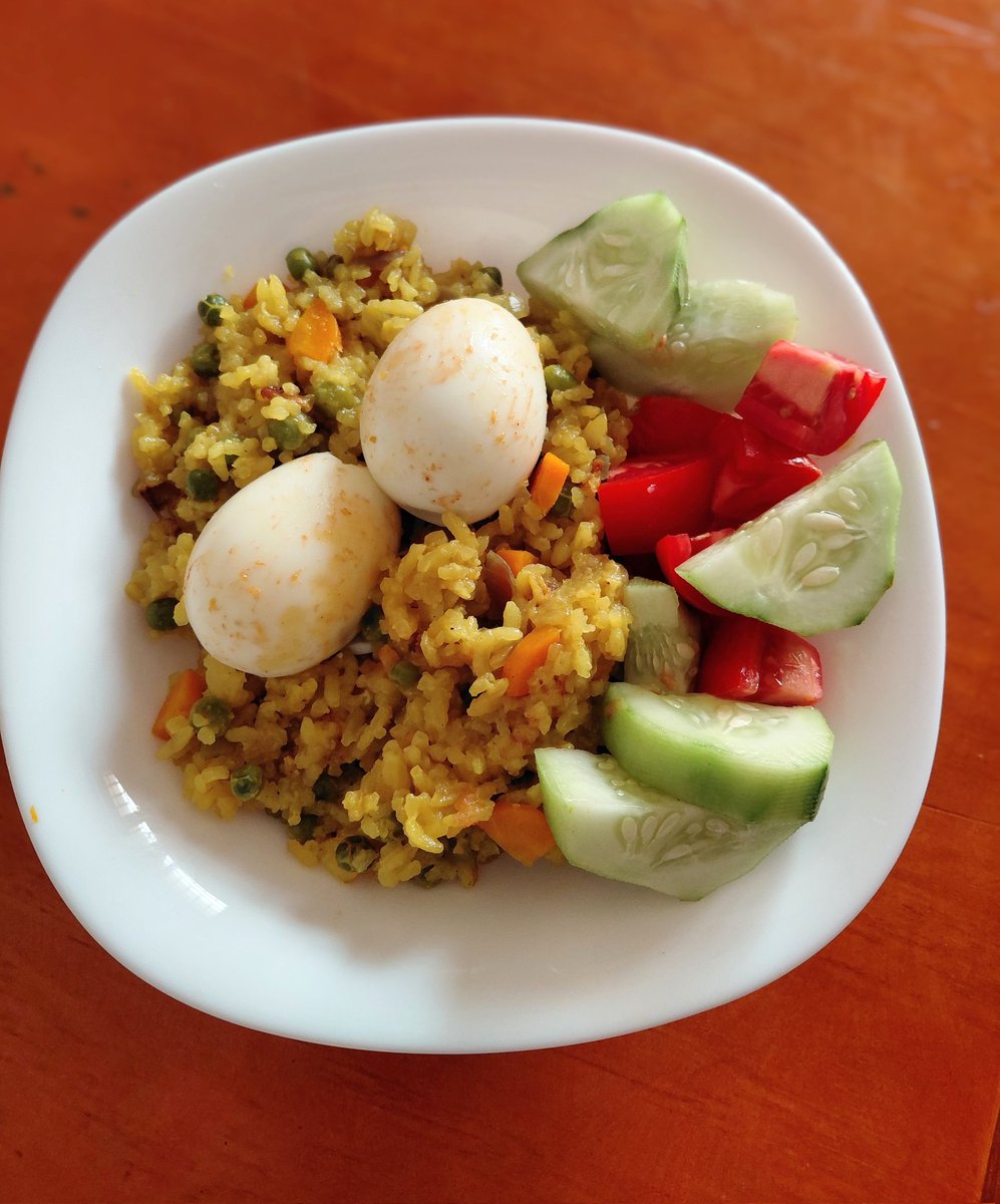 end193312's tweet photo. Today's lunch 😋 ❤️
I like boiled eggs 
#Sunday #FoodLovers https://t.co/D7j5OZYvRz