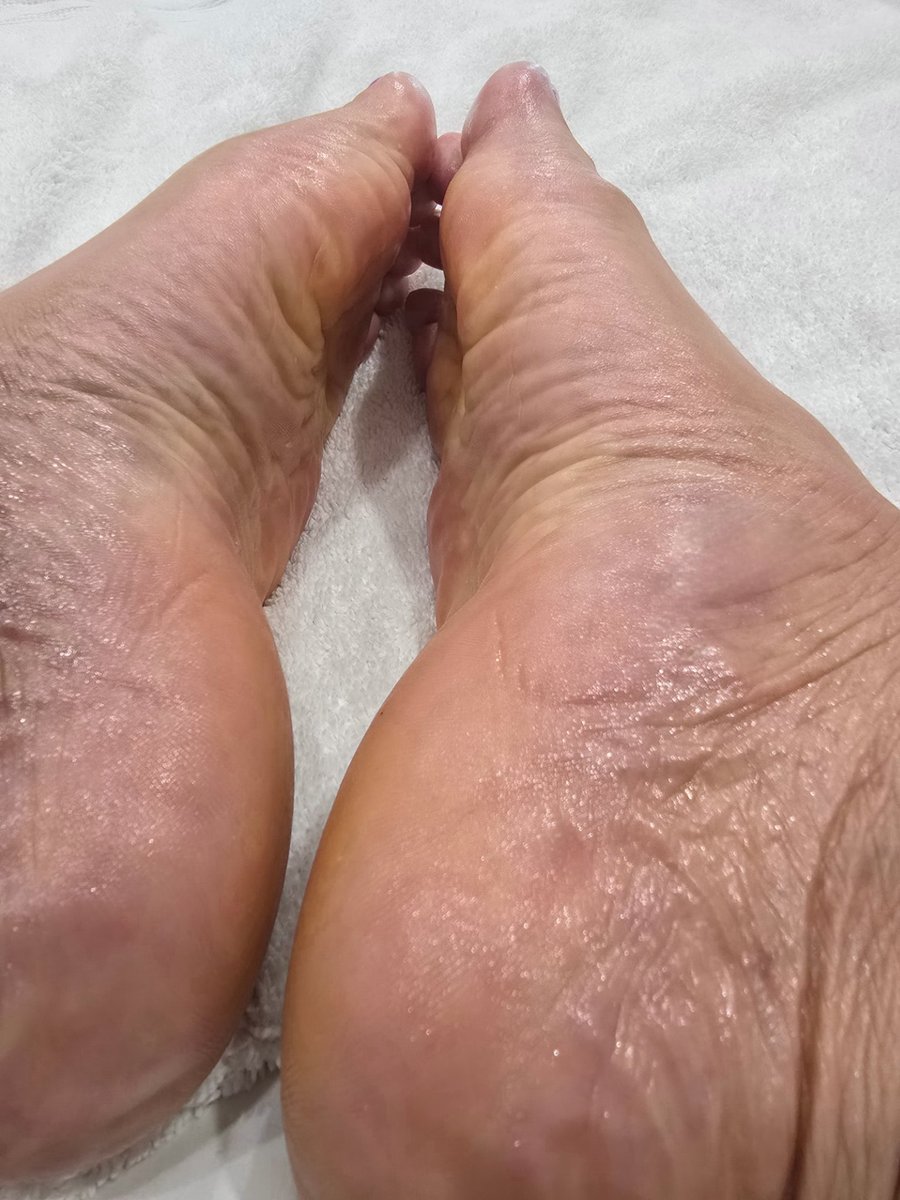 TastyPerfecToes's tweet photo. Soles or the soul 👣👣🫦💋 #prettyfeet #ebonytoes #prettytoes #ebonyfeet #ebonygoddess #ebonysoles #toerings #ebonyfeetnation #goddess #footfetısh  #feetworshi̇p  #prettyfeetgang #pedicure #toeslovers #solesfetish #soles #sunkissed #delicious #candy #footjob #oiledsoles #softfeet https://t.co/TG3DyCXIZB
