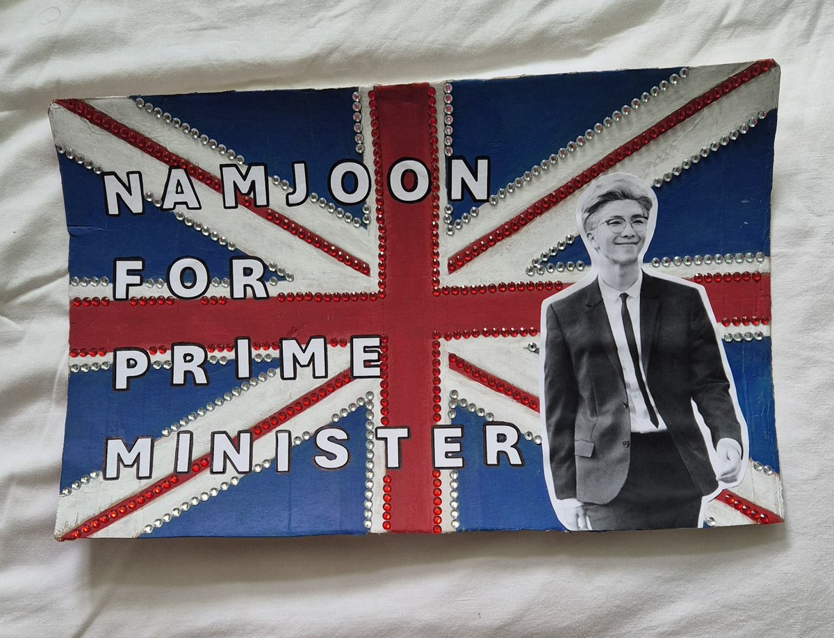hemabangtanarmy's tweet photo. my sign is officially done!!! (save us, namjoon) 🇬🇧 https://t.co/cJSoBQZLPh