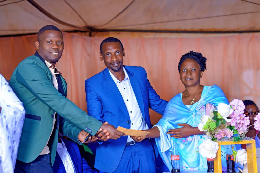 AjunaJared1997's tweet photo. Yesterday, Mr. Mwesigwa Boaz represented Hon. Enid Origumisiriza at Miss Racheal’s giveaway to Mr. Amon in Mwisi.

In her message, Hon. Enid congratulated the couple and advised them to build their marriage on mutual respect, open communication, and shared purpose. https://t.co/1R97YRp36d