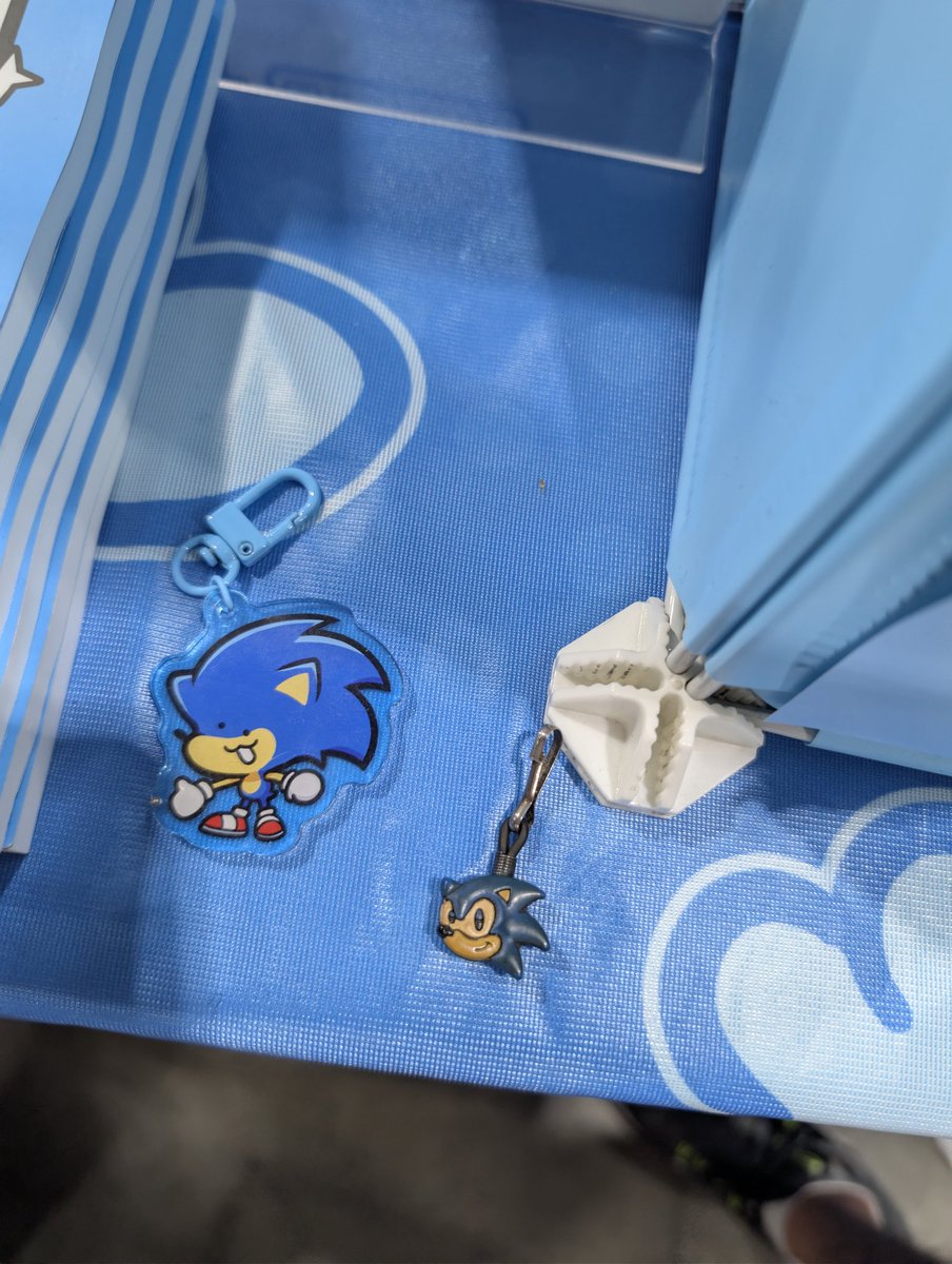 jongon005's tweet photo. Goodbye Chinese bootleg Sonic keychain, hello @Mhuyo Sonic keychain! https://t.co/vmlrXbh5fu