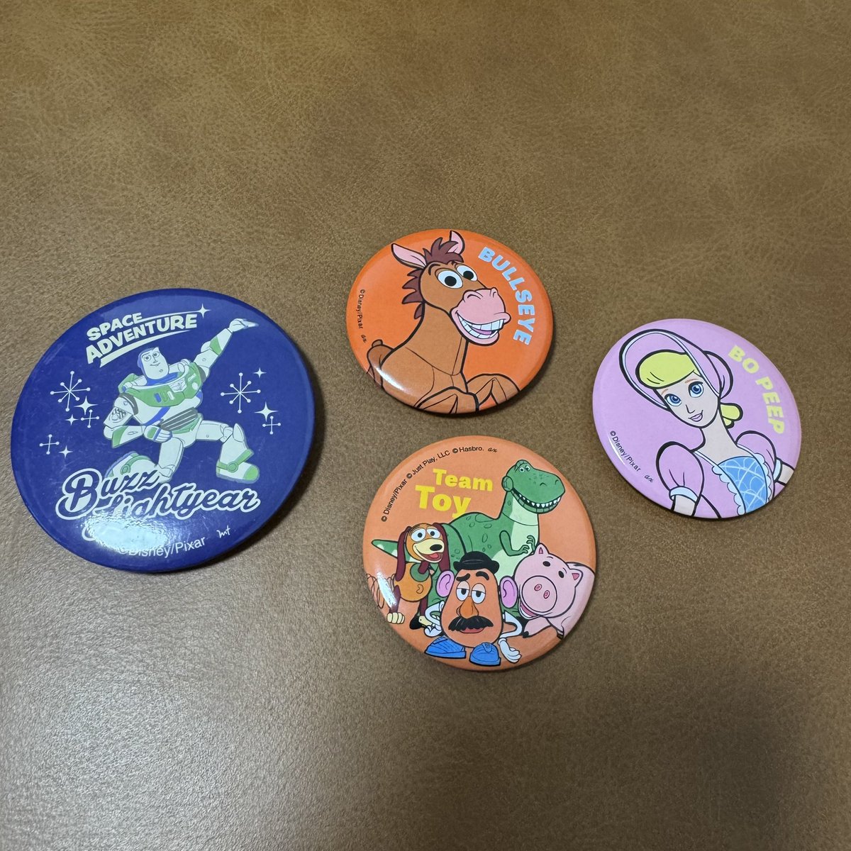 5__tmhhk's tweet photo. 【交換】
セリア　キャンドゥ　トイストーリー　缶バッジ

譲→バズ、ボーピープ、ブルズアイ、チームトイ

求→ジェシー

都内手渡し or 郵送での交換希望です。 https://t.co/xN7ddKfnq0