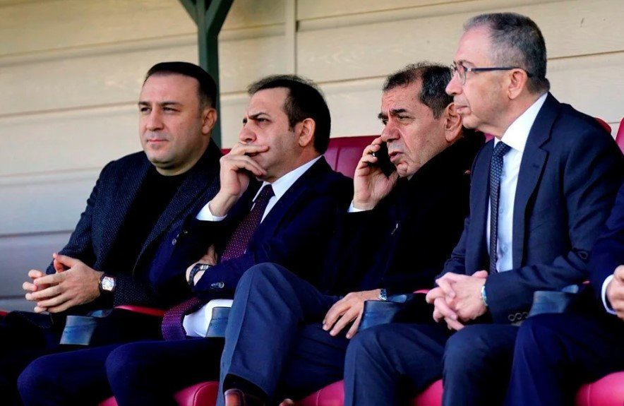 nexygs9's tweet photo. Dursun Özbek başta olmak üzere yöneticilerin "Kadro yeterli, para harcamaya gerek yok." dediği Galatasaray'ın 2025-26 sezonunda puan kaybettiği veya mağlup olduğu maçlar:

▪️Galatasaray 1-5 Frankfurt
▪️Galatasaray 1-1 Beşiktaş
▪️Galatasaray 0-0 Trabzonspor
▪️Kocaelispor 1-0 Galatasaray
▪️Galatasaray 0-1 Union SG
▪️Fenerbahçe 1-1 Galatasaray
▪️Monaco 1-0 Galatasaray
▪️Galatasaray 0-2 Fenerbahçe (Süper Kupa)
▪️Galatasaray 1-1 Gaziantep FK
▪️Galatasaray 1-1 Atletico Madrid
▪️Manchester City 2-0 Galatasaray
▪️Konyaspor 2-0 Galatasaray
▪️Juventus 3-0 Galatasaray (Uzatmalar: 3-2)
▪️Liverpool 4-0 Galatasaray
▪️Trabzonspor 2-1 Galatasaray
▪️Galatasaray 1-1 Kocaelispor
▪️Galatasaray 0-2 Gençlerbirliği (Ziraat Türkiye Kupası)
▪️Samsunspor 4-1 Galatasaray
▪️Kasımpaşa 1-0 Galatasaray