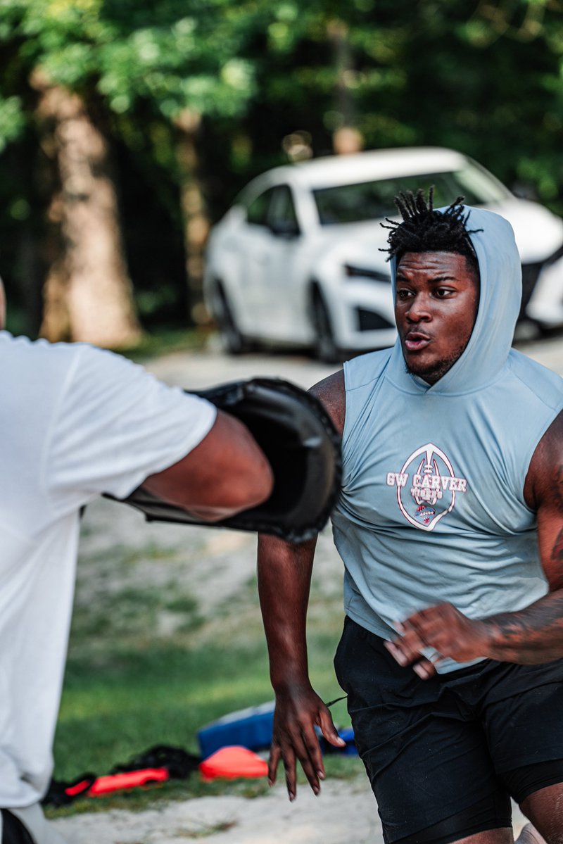 KingstonB_DTDE's tweet photo. 🏖️ Sandpit Sundays. 💪🏽
6’3” | 280 lbs | DL | Carver HS (Columbus)| Class of 2028 https://t.co/lAFEzzGgoE