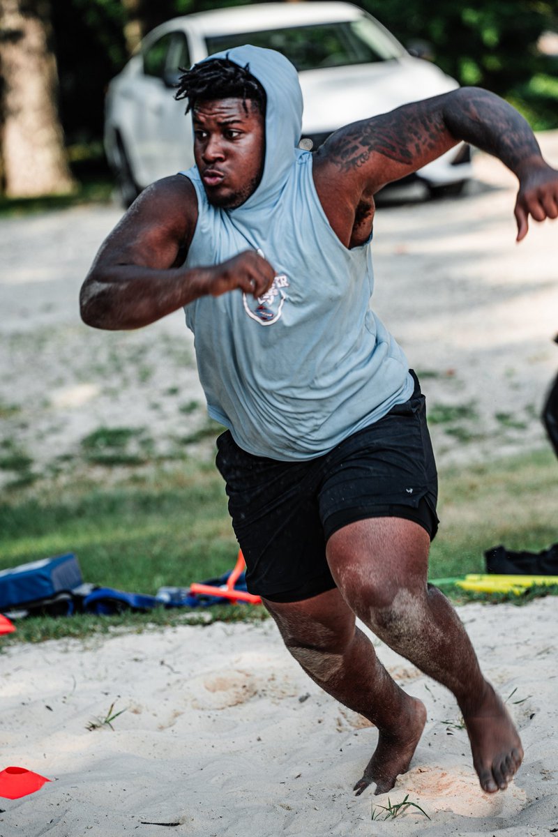 KingstonB_DTDE's tweet photo. 🏖️ Sandpit Sundays. 💪🏽
6’3” | 280 lbs | DL | Carver HS (Columbus)| Class of 2028 https://t.co/lAFEzzGgoE