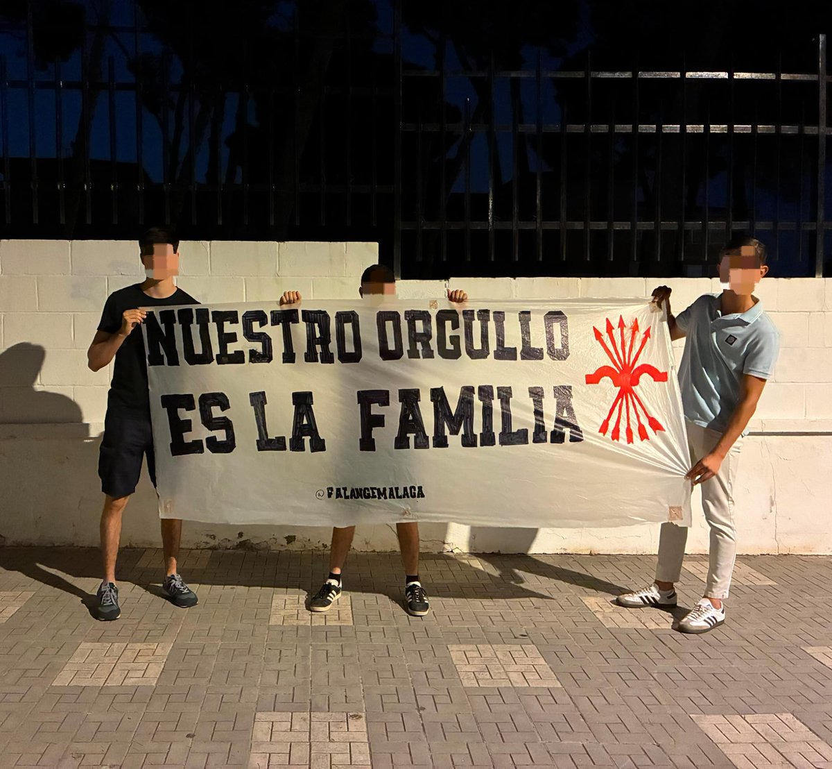 FEJONSMALAGA's tweet photo. ¡Por la Familia tradicional!

Unete a nosotros, contacta para militar📩 https://t.co/jkkzI9UIiZ