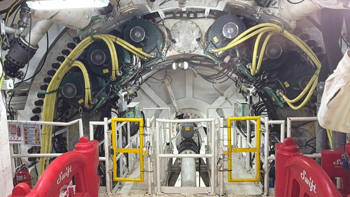 PlusPointIndia's tweet photo. 📢Major milestone for the Mumbai–Ahmedabad Bullet Train project!

India's largest rail Tunnel Boring Machine (13.6 m diameter) has started excavating a 6 km underground tunnel from Vikhroli, beneath Mumbai's dense urban landscape.

Follow @PlusPointIndia https://t.co/jCAQ1OdX8l