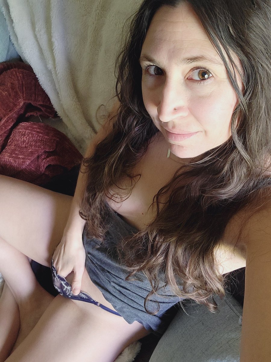 ItsToriMonroe's tweet photo. Should I show a little more? 💙" https://t.co/UWxkDSX5qW