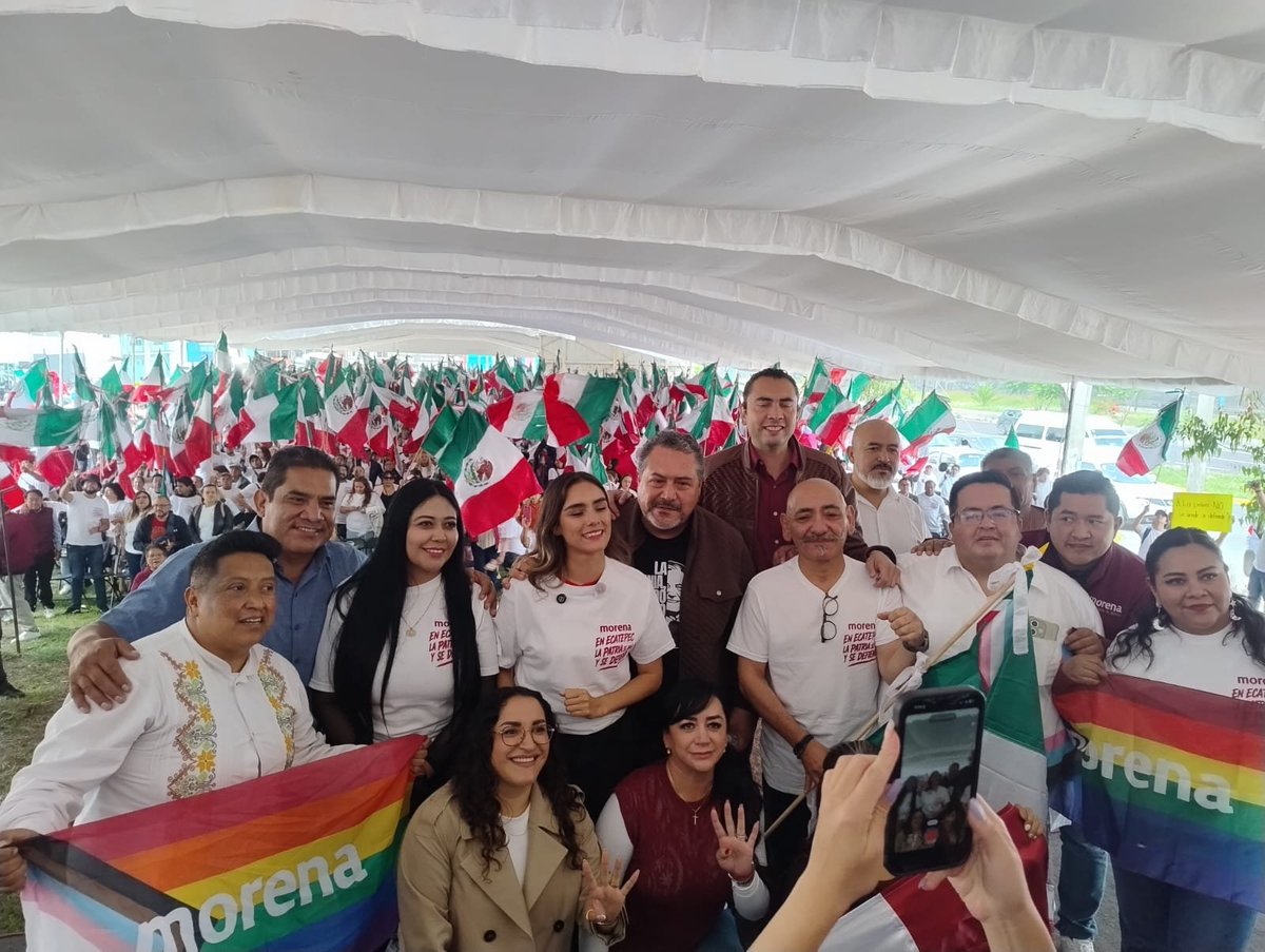LuisValdena's tweet photo. 🇲🇽 En Ecatepec, la patria se ama y se defiende.

Ayer nos reunimos en una asamblea informativa para dialogar con vecin@s y  amig@s sobre la importancia de defender nuestra Soberanía Nacional.

Demostramos que, cuando el pueblo se une, es más fuerte y está mejor organizado. https://t.co/G77CjJSbgU