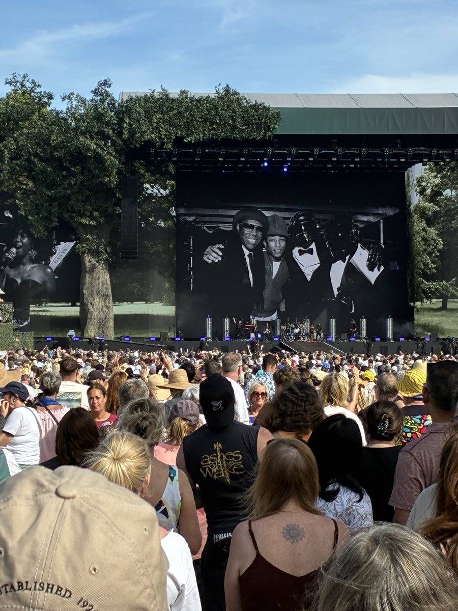 GuyMaxwell4's tweet photo. Hyde Park BST concert Chic, Scissor Sisters and Duran Duran about to come on https://t.co/5yw74xKuuZ