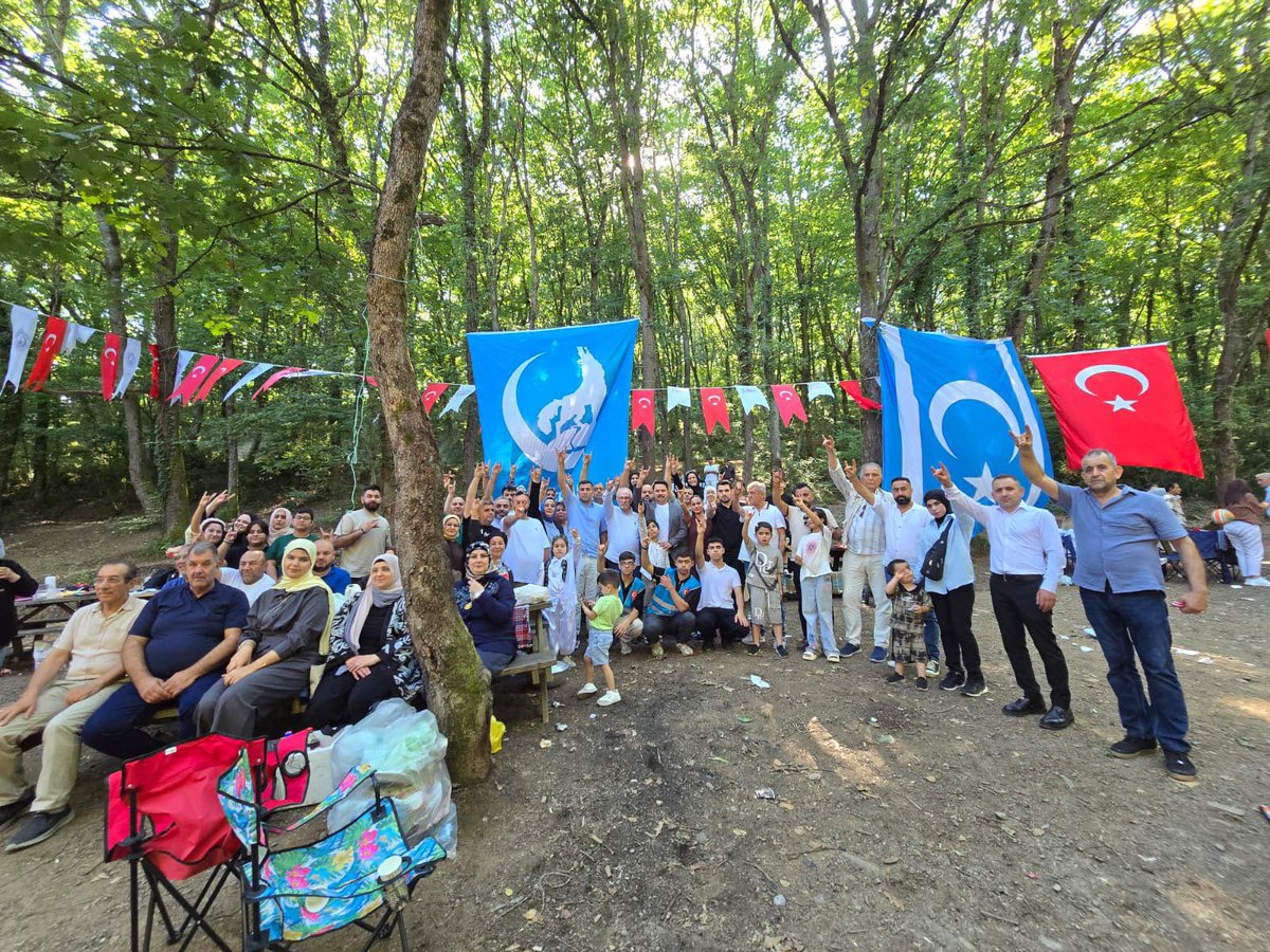Aalparslandogan's tweet photo. Türk Dünyası’nın kıymetli dernekleri ve sivil toplum kuruluşlarının katılımlarıyla düzenlenen Türkmen Pikniği Programı’nda soydaşlarımızla bir araya geldik.

Türk Dünyası’nın birlik, beraberlik ve kardeşlik ruhunu daha da güçlendiren bu anlamlı programın düzenlenmesinde emeği geçen herkese ve katılım sağlayan kıymetli soydaşlarımıza gönülden teşekkür ediyor; birlik ve beraberliğimizin daim olmasını temenni ediyorum.