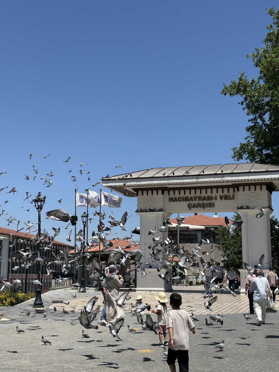 eceytwit's tweet photo. Ulusa gidince muhakak havasını atmosferını solarım hacı bayram veli çarşına gitmeyen kaldı mı? https://t.co/wHPovGnRhR