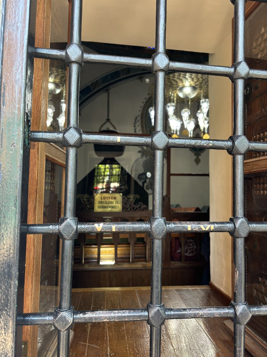 eceytwit's tweet photo. Ulusa gidince muhakak havasını atmosferını solarım hacı bayram veli çarşına gitmeyen kaldı mı? https://t.co/wHPovGnRhR