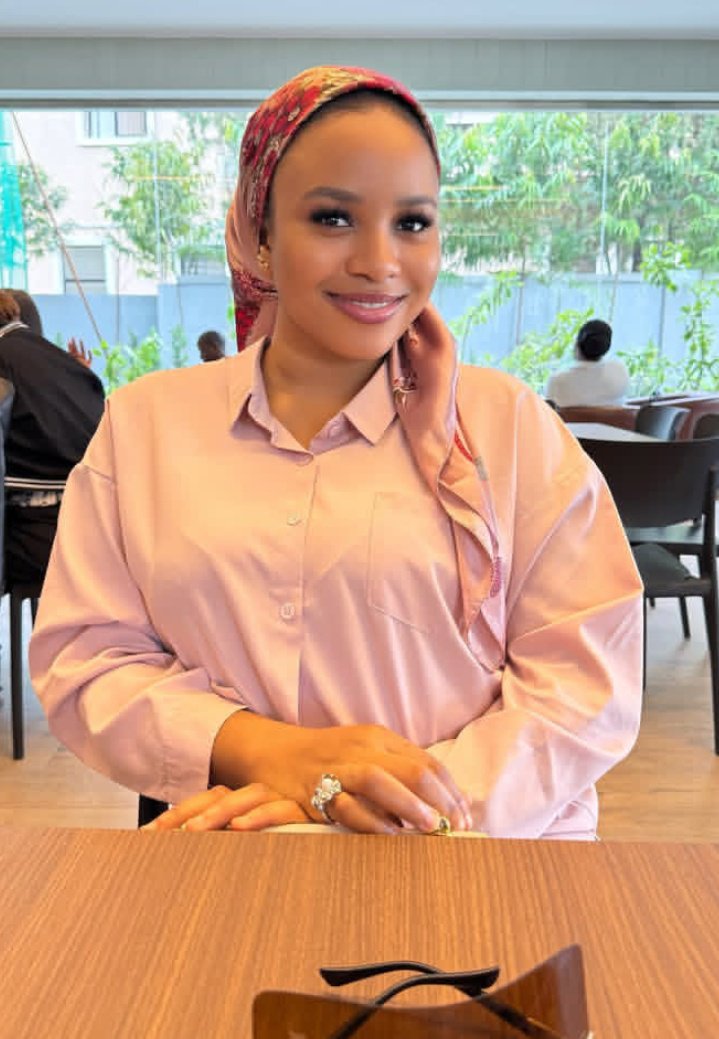 Mainunatu 🌺 tweet media