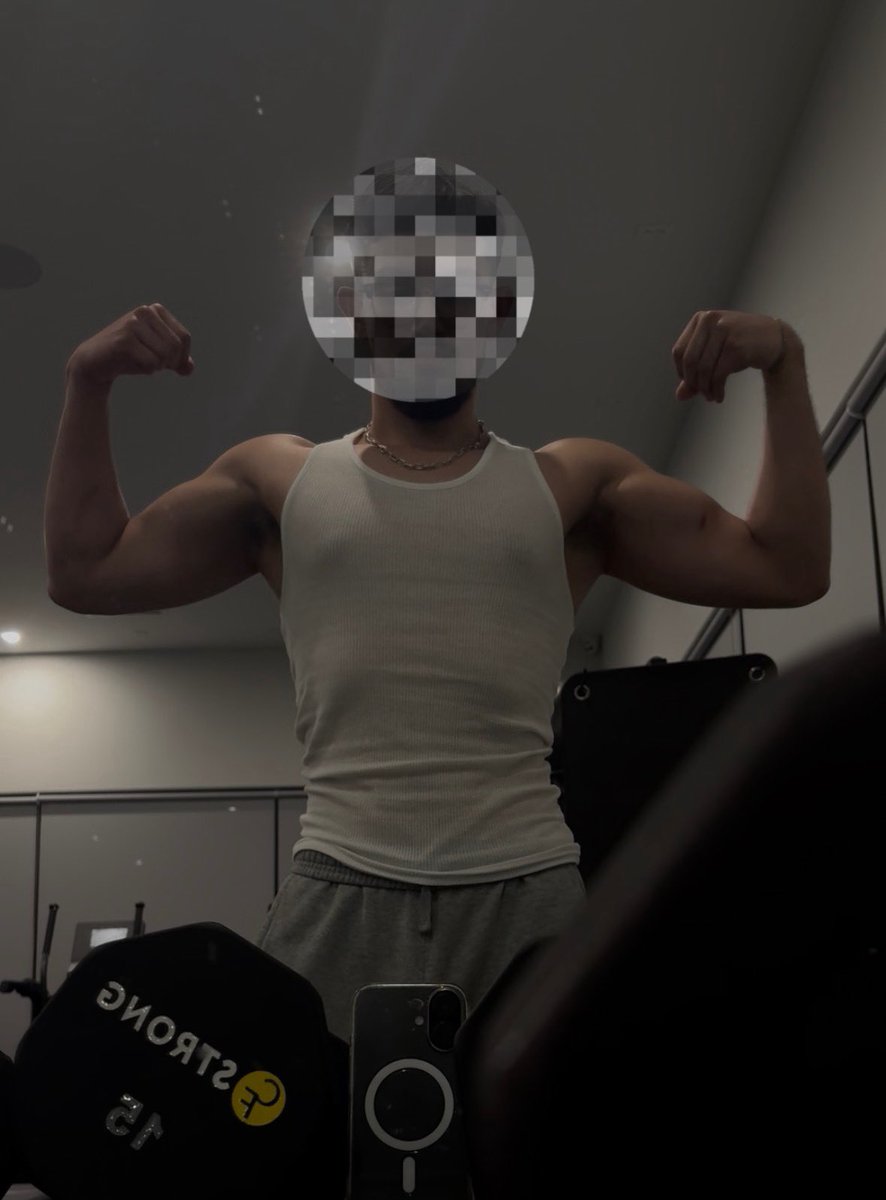 exhibcjay's tweet photo. gym had me way too pumped i had to whip it out😈 https://t.co/BiLmTytIqK
