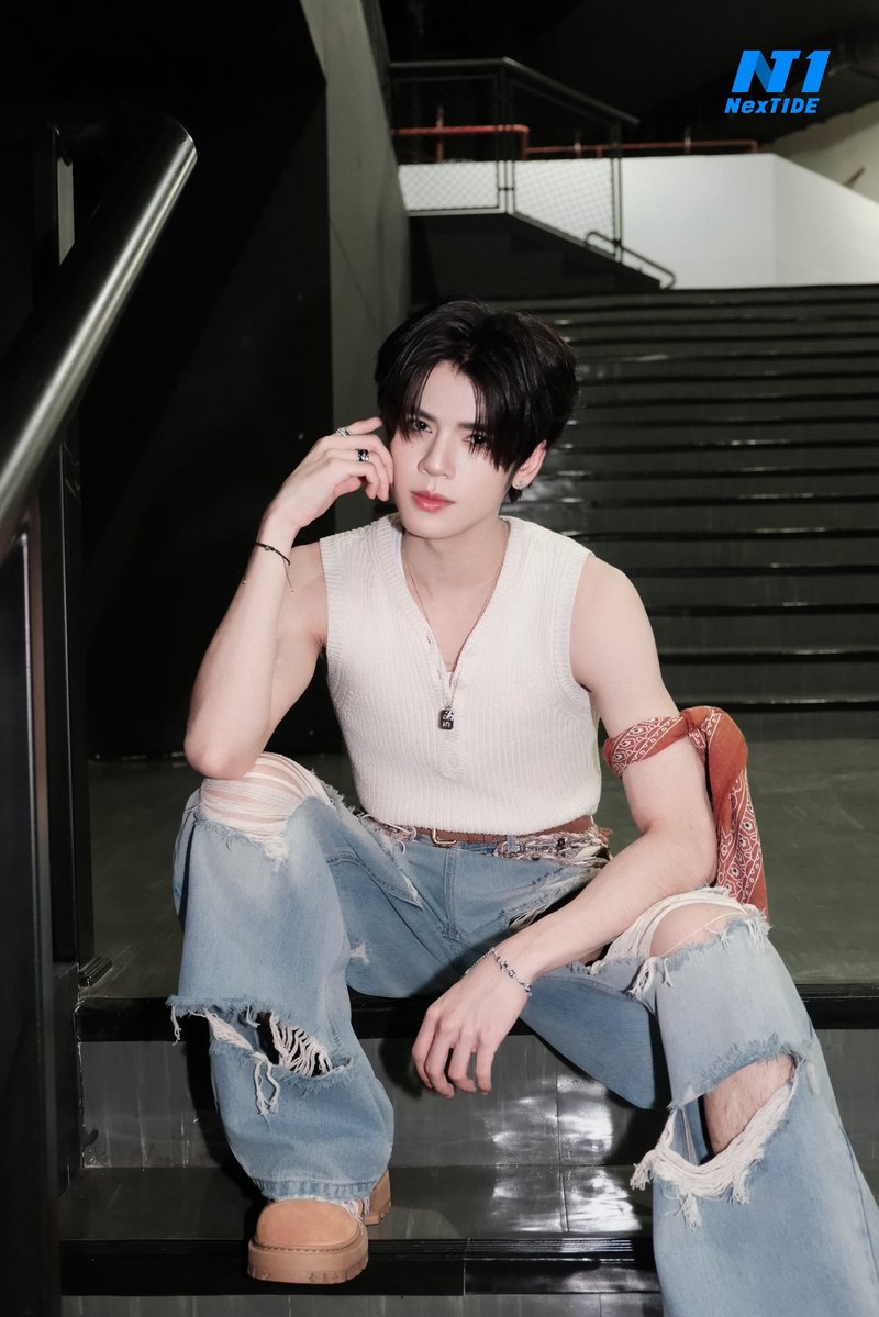 MilkypinkT's tweet photo. ต้องคนนี้สิ เฮียดรณ์ วง NexT1DE คุณพี่เซ็นเตอร์ของวง เขาหล่อ เท่ห์ น่ารัก ตลก คารมณ์ดี ที่สำคัญเต้นเก่งมากๆ ใครเห็นและได้เข้ามาทำความรู้จักก็ต้องหลงรักแน่นอน
ตอนนี้ยังหาทางปีนขึ้นจากหลุมไม่ได้เลย "หลุมรักเฮียดรณ์ "🥰

🐉🐉🌊🌊🩵🩵
#DORN #佑泷 #DornKhumraj 
#NexT1DE_DORN #NexT1DE https://t.co/z2e3wSQ789