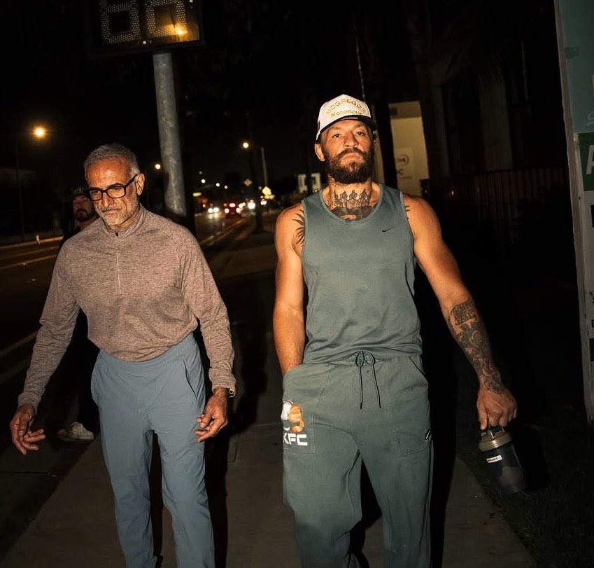 NotoriousJesse's tweet photo. 👀 Ahead of his return @ UFC 329 
Conor McGregor can once again be seen with LEGENDARY, trainer/performance coach, Tim Grover. Who trained both Kobe &amp; MJ🔥🔥#MambaMcGregor #MambaMac https://t.co/GLA8E6HDwI