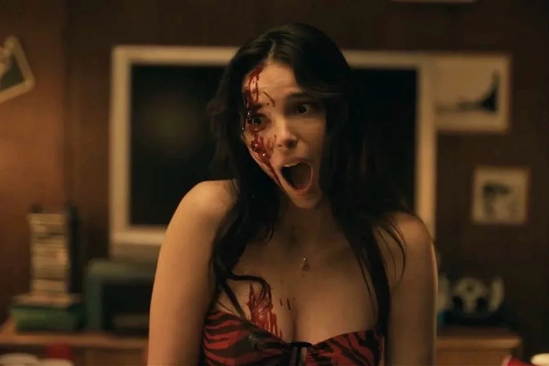 fallasyoftheone's tweet photo. The worst part is what’s not in the movie. What happened to the girl after the cops find those three bodies and evidence that “she” did it. He literally ruined his friends groups life and got off basically scotfree leaving her to deal with all of it and possibly be jailed for life

#obsession