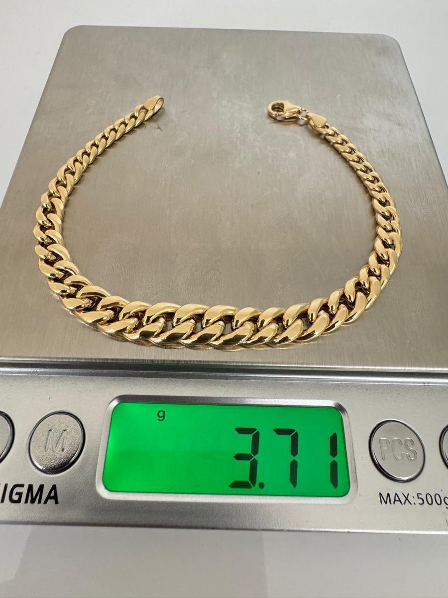 officialbamson's tweet photo. Gold price is now 175,000 per gram.

Please patronize me🥺🥺🙏🙏 #gold #xauud https://t.co/i5ChkzhAi2