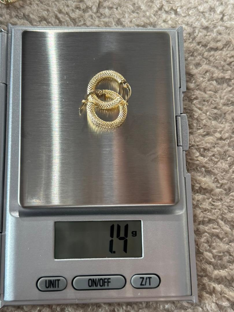 officialbamson's tweet photo. Gold price is now 175,000 per gram.

Please patronize me🥺🥺🙏🙏 #gold #xauud https://t.co/i5ChkzhAi2
