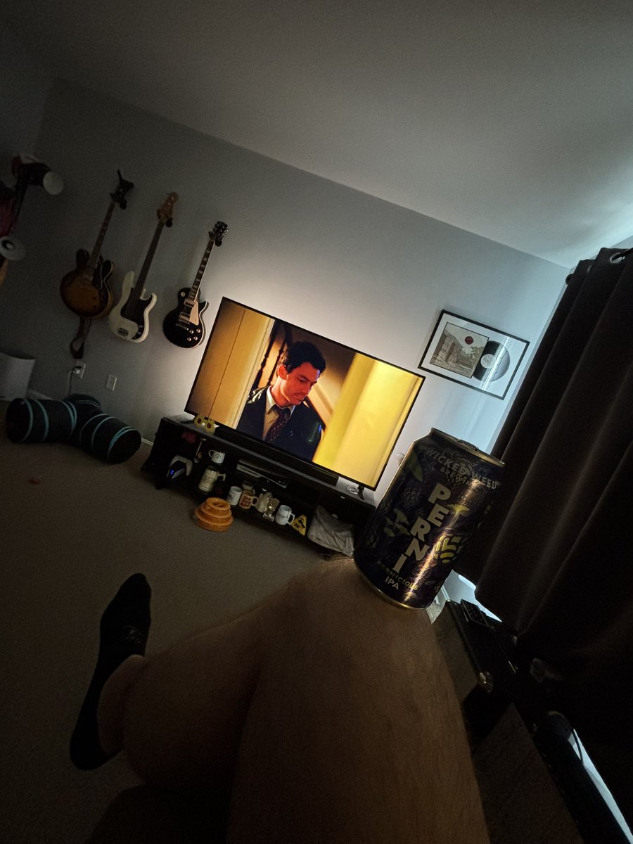 sacrointraining's tweet photo. Twitter was right man The Wire is fantastic I should’ve started this when it came out when I was eight years old also plus this is a solid beer https://t.co/l0dzBzlubZ
