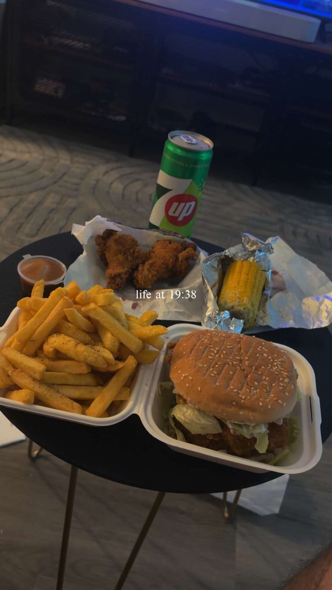 IanDave2026's tweet photo. Chicken burger meal always slaps 😋 https://t.co/Jzr6gqn5e4