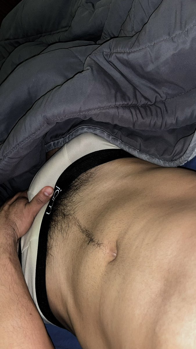 edvxrdx_'s tweet photo. El día está para quedarse tirado en la cama. https://t.co/opess3Nysb