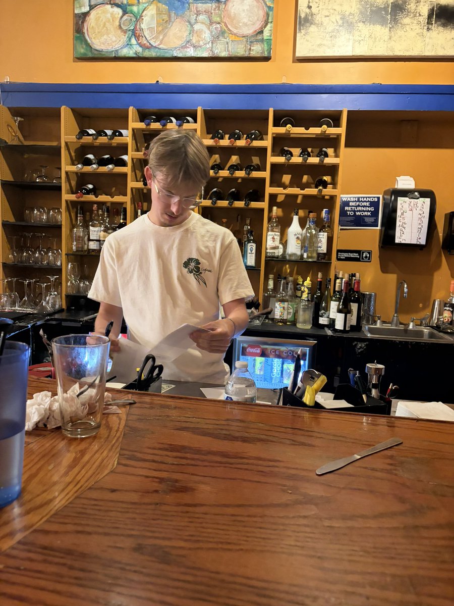 littlechudman's tweet photo. Horrible service never come to this place been waiting for 30 minutes can’t even get a water smh #justkidding #haha #myboy #lol my boy just working hard 💪 https://t.co/iYzOxJcMjJ